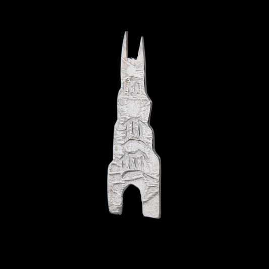 Queen's University necklace made by NI Silver as a graduation gift idea for Queen's students and families to wear. The central tallest part of the Lanyon building has been made from sterling silver.