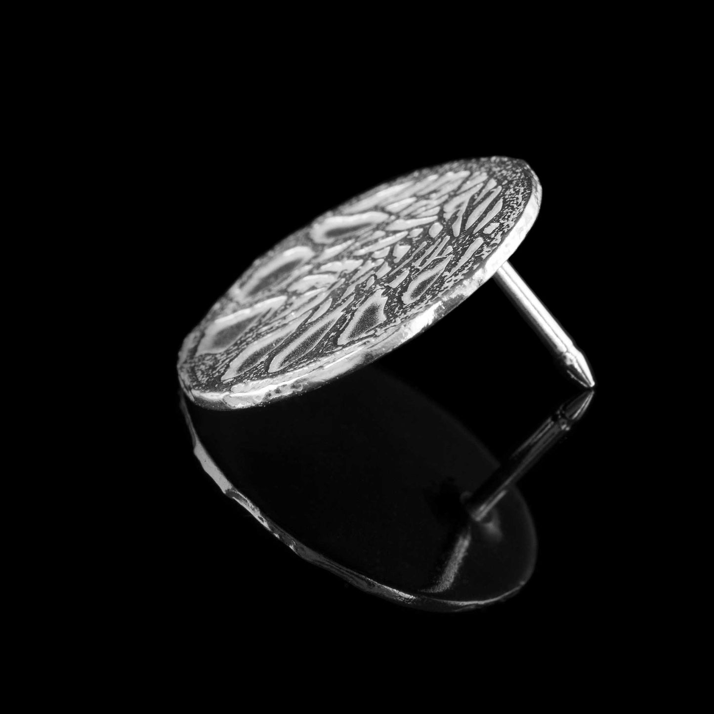 The Dark Hedges Lapel pin is made from solid silver and has a lovely tree design. Made in UK by NI Silver