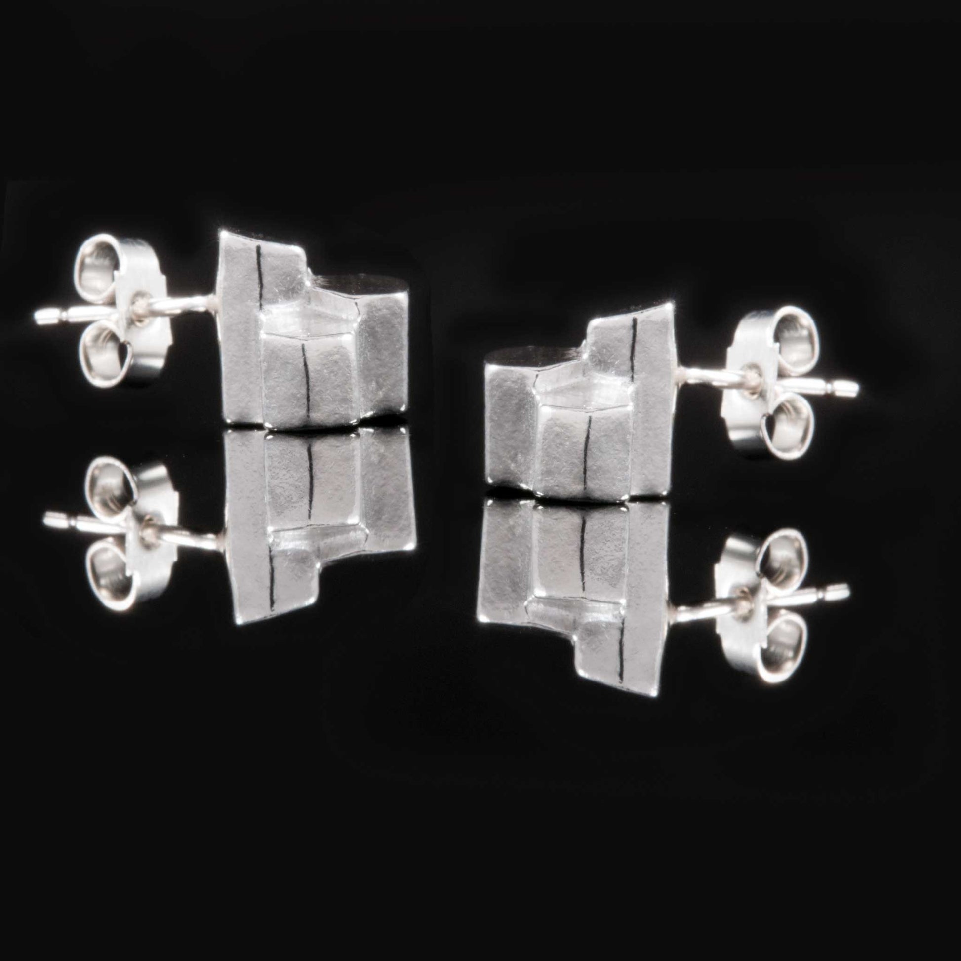 Side view of our stunning silver 925 Earrings.