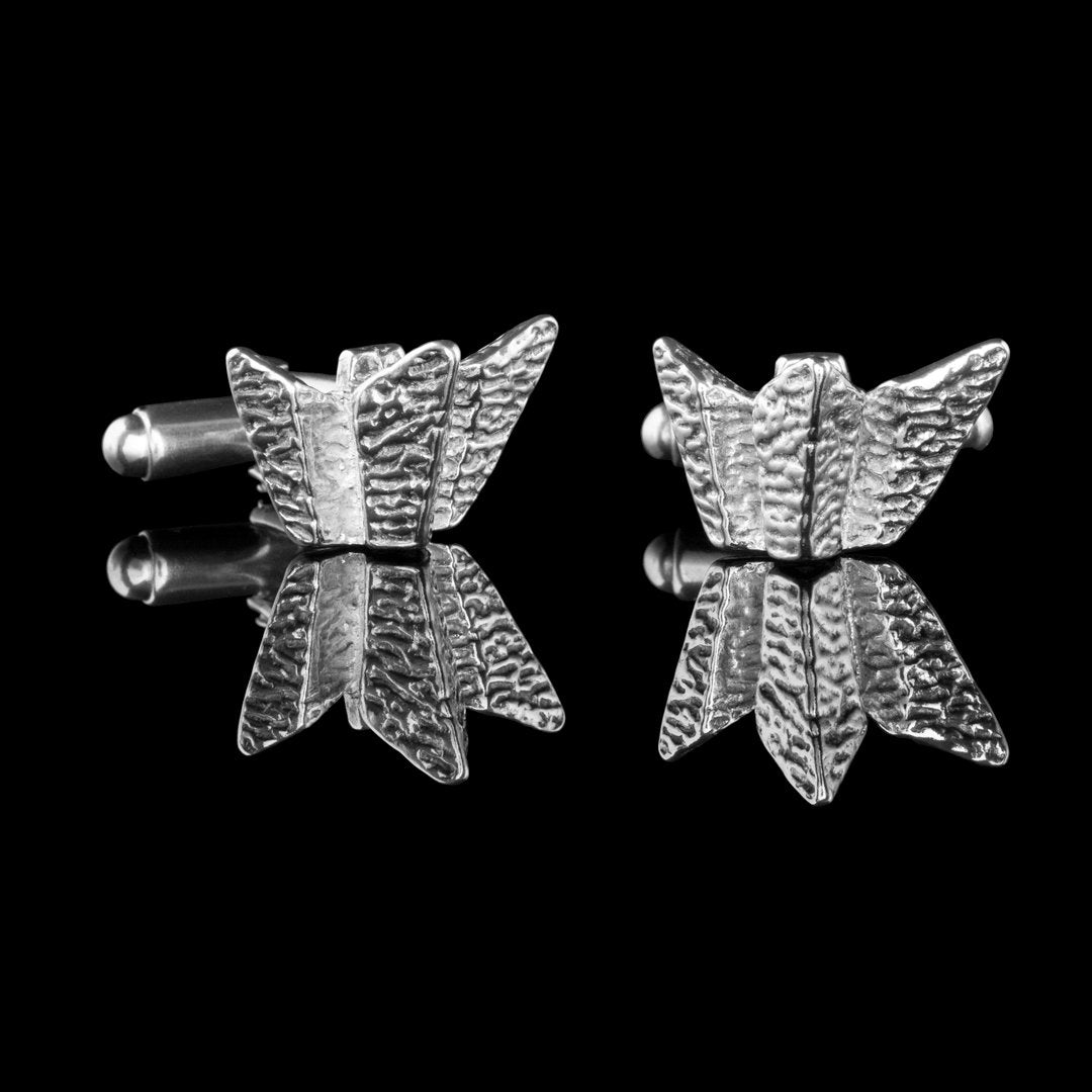 Titanic Belfast Silver Cufflinks. These solid silver cufflinks represent the Belfast Titanic Visitors Centre. This is an amazing building and museum to the RMS Titanic. These cufflinks catch the light and are stunning to wear for any occasion be that a wedding, anniversary or everyday.